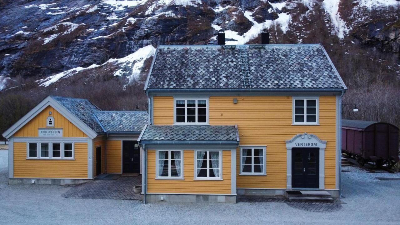 Hotel Trollveggen Stasjon Åndalsnes Exterior foto