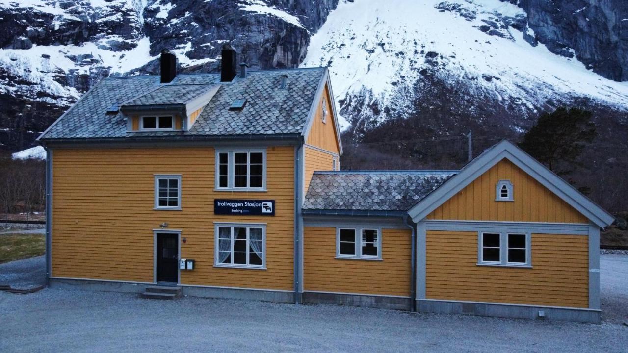 Hotel Trollveggen Stasjon Åndalsnes Exterior foto