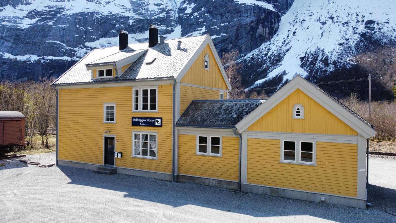 Hotel Trollveggen Stasjon Åndalsnes Exterior foto