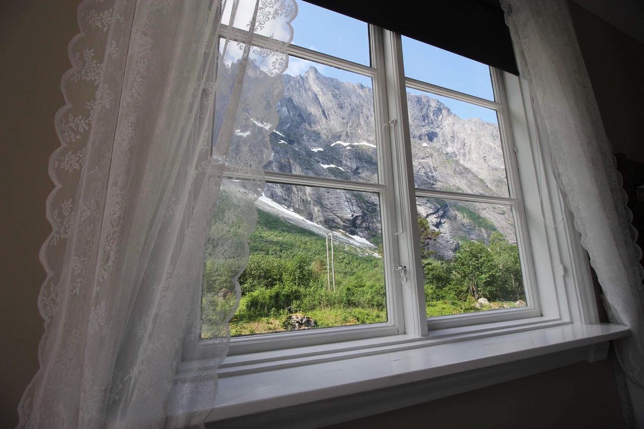 Hotel Trollveggen Stasjon Åndalsnes Exterior foto