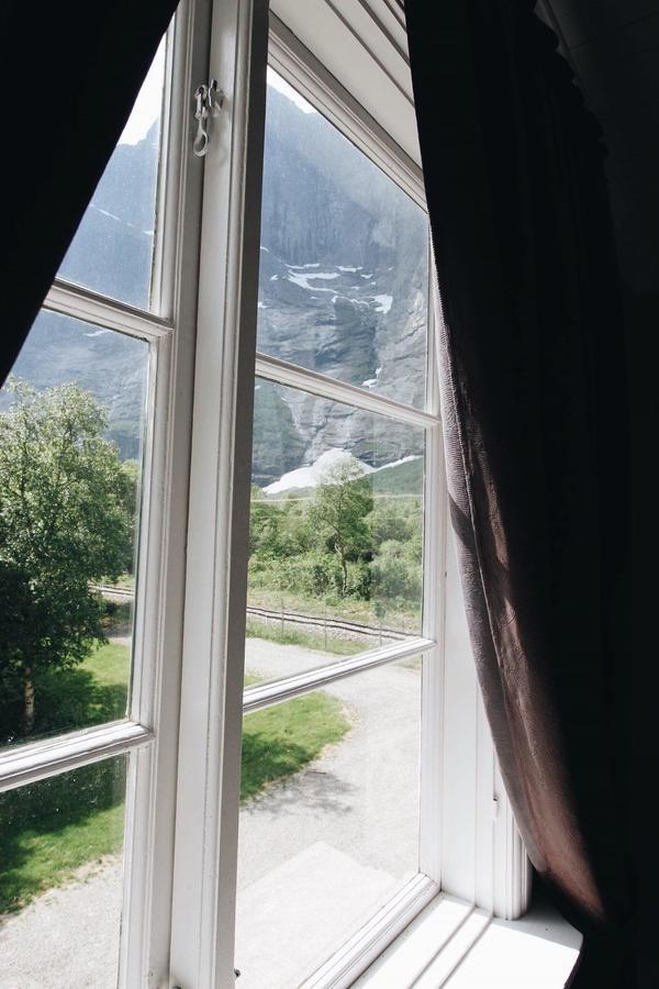 Hotel Trollveggen Stasjon Åndalsnes Exterior foto